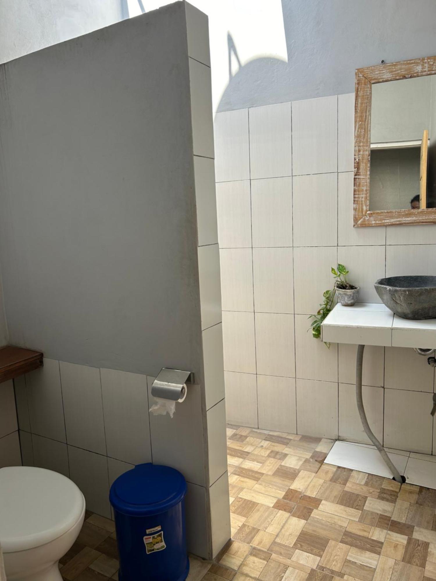 Blue Waves Hostel Amed Ambat Exterior photo